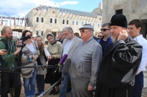 Архиепископ Егорьевский Марк и Владимир Ресин посетили строящиеся объект по строительству Храмового комплекса в честь Живоначальной Троицы